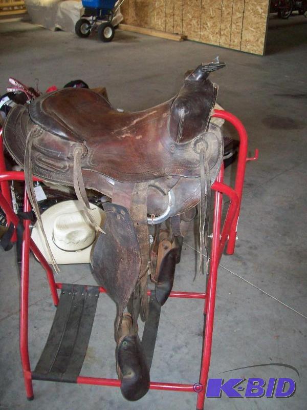 lot 4 image: Saddle item 4...