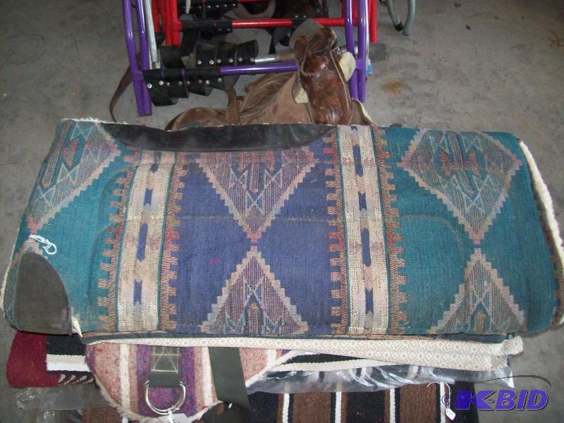 lot 43 image: Saddle blanket item 43...