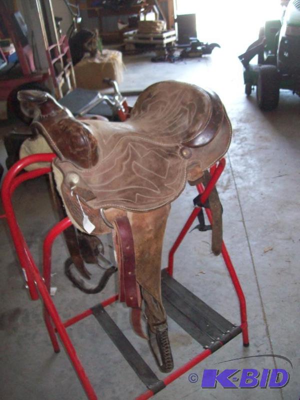 lot 5 image: 14" Saddle item 5...