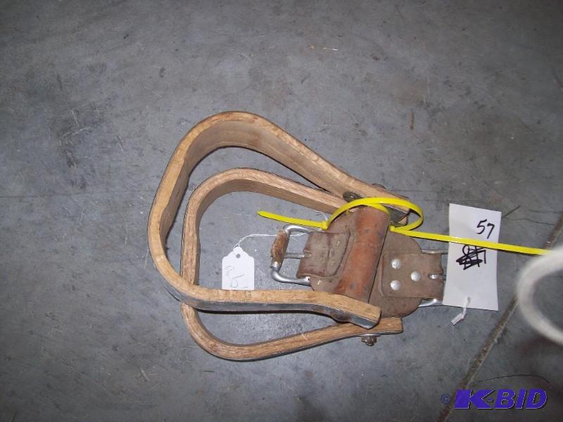 lot 57 image: Horse tack item 57...