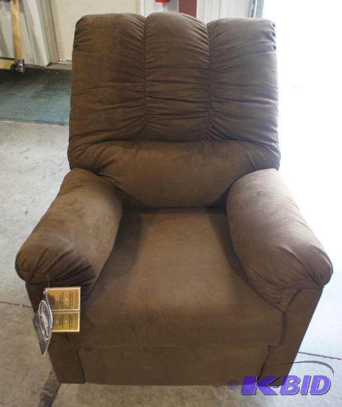 New Signature Design Rocker  Recli...