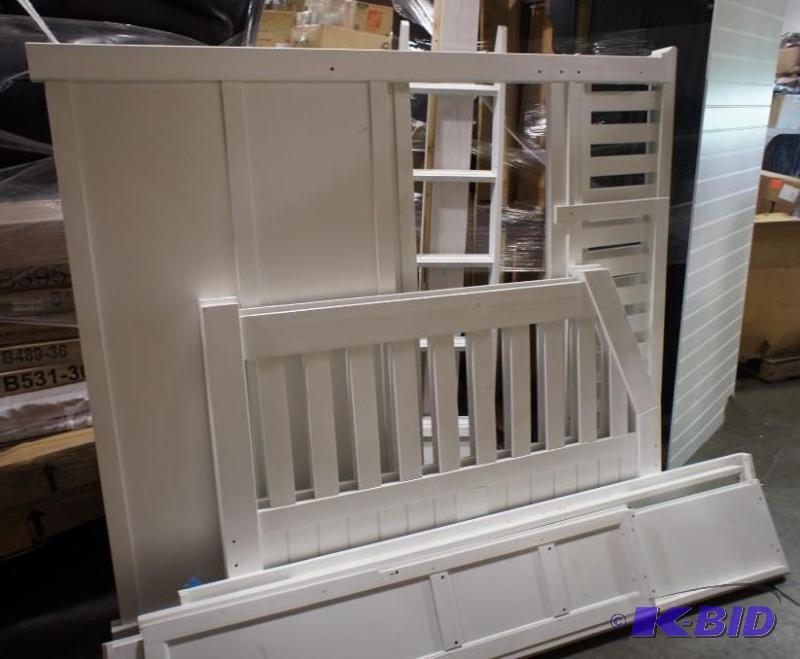 White Bunk Bed set w ladder. No ha...