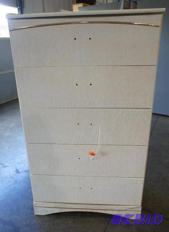 5 Drawer Dresser. 17&quotx 31&quot...