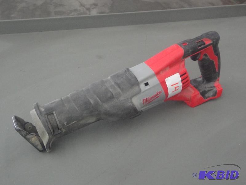 lot 14 image: Milwaukee 18Volt Sawzall, Works...