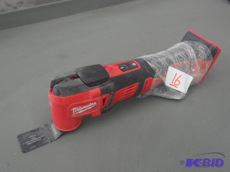 lot 16 image: Milwaukee 18Volt Multi-Tool, Works...