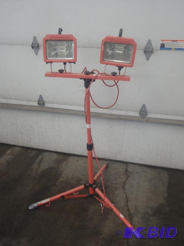 lot 2 image: Dual Lamp Adjustable Work Light...