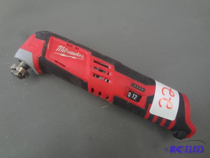 lot 22 image: Milwaukee 12Volt Multi-Tool, Works...
