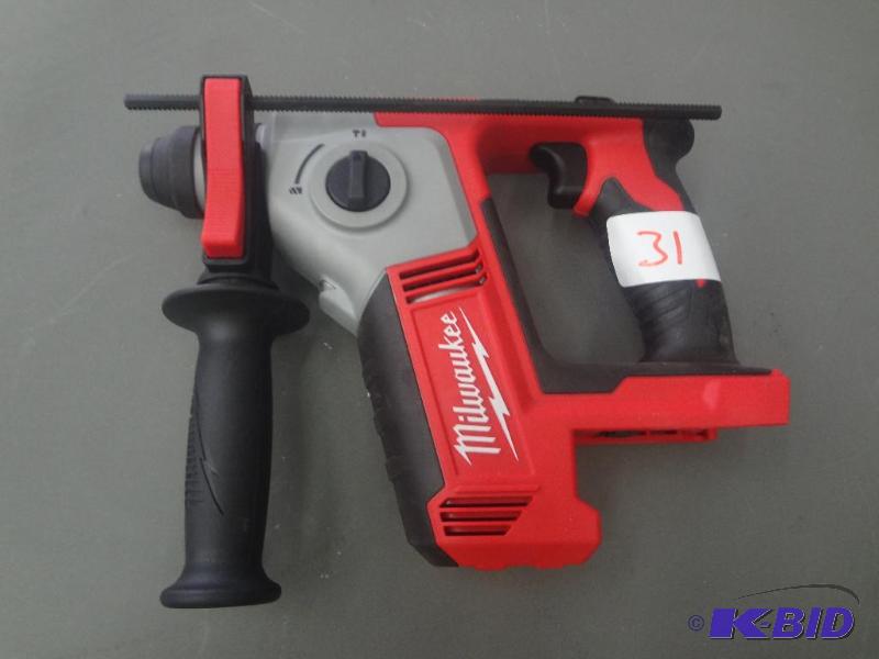 lot 31 image: Milwaukee 18Volt 58" Rotary Hammer, Wor...