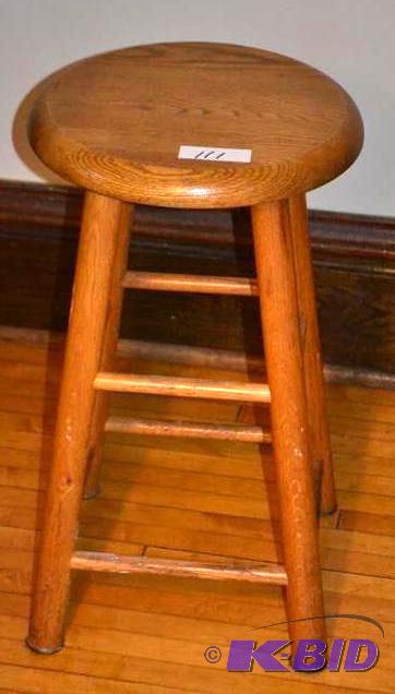 lot 111 image: Oak wood stool, very sturdy, 23&quo...