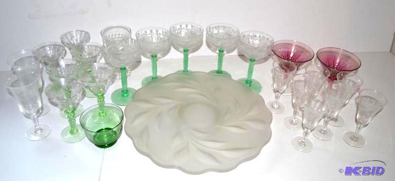 lot 119 image: Stemmed wine glasses, green & p...