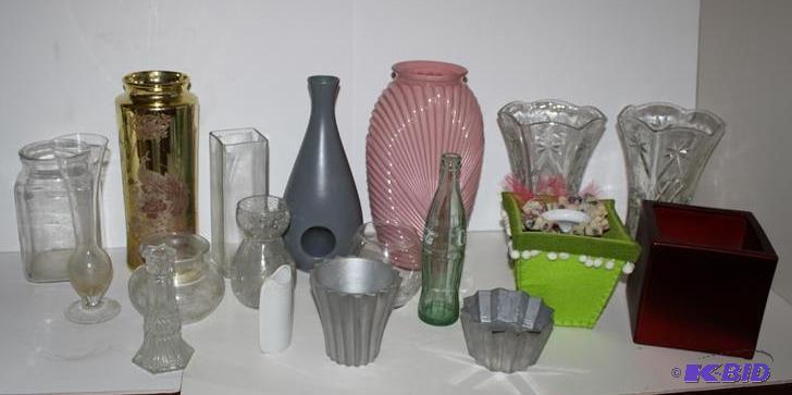 lot 127 image: Glass decorative vases, the tallest...