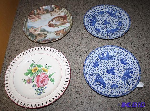 lot 133 image: 4 collectible plates, Sistine chape...