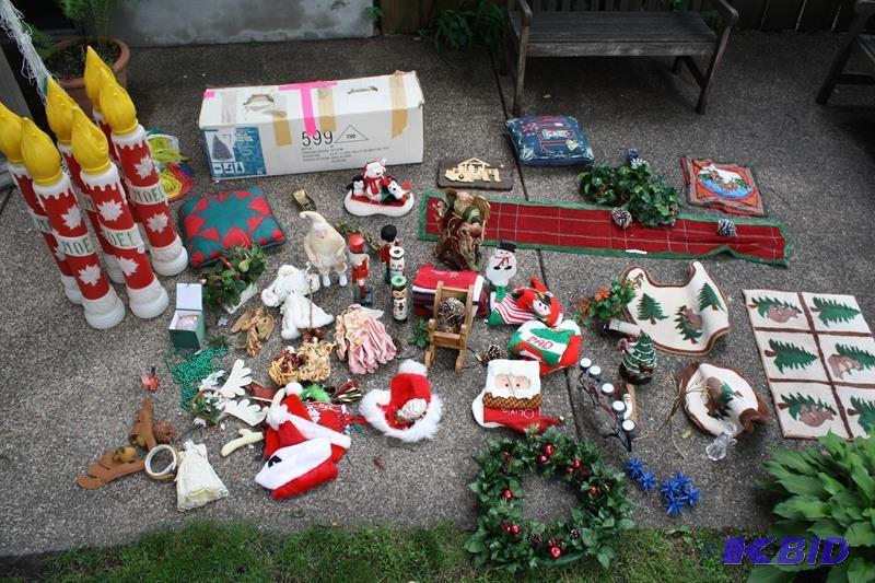 lot 134 image: Christmas decor, music box, lawn de...