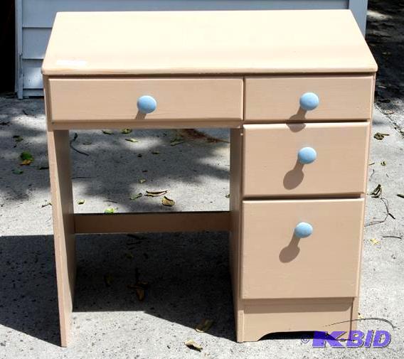 lot 138 image: Small Vintage Desk 30x17x30"...