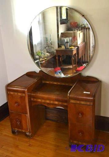 lot 14 image: Antique wood vanity  dressing tabl...