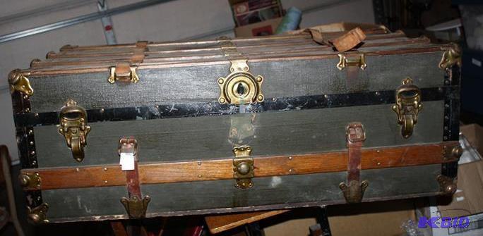 lot 150 image: Vintage steamer trunk 38x20x14"...