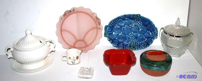 lot 166 image: Decorative glassware White soup pot...