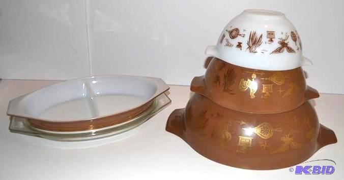 lot 168 image: Vintage Pyrex Early American Cinder...