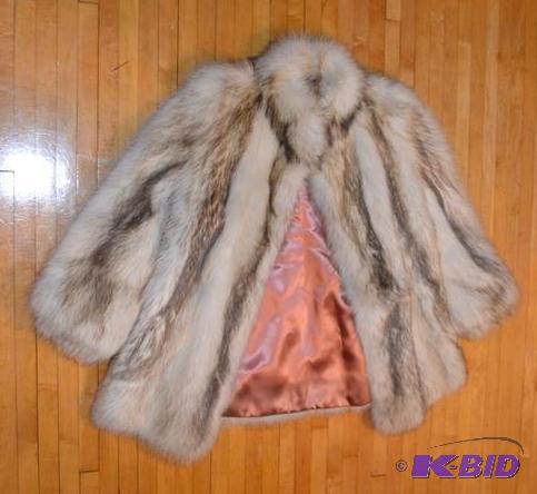 lot 173 image: White womens fur coat from Ribnick...