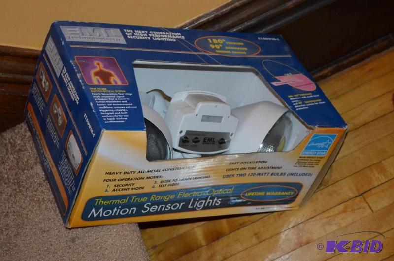 lot 189 image: Thermal motion sensor light, new in...