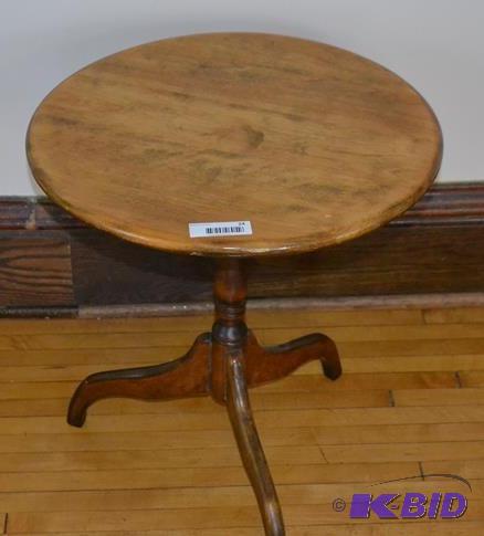 lot 24 image: Vintage Wood lamp table with shelf ...