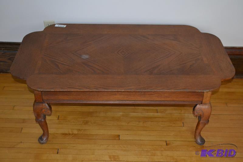 lot 26 image: Vintage Oak coffee table 45x27x16&q...
