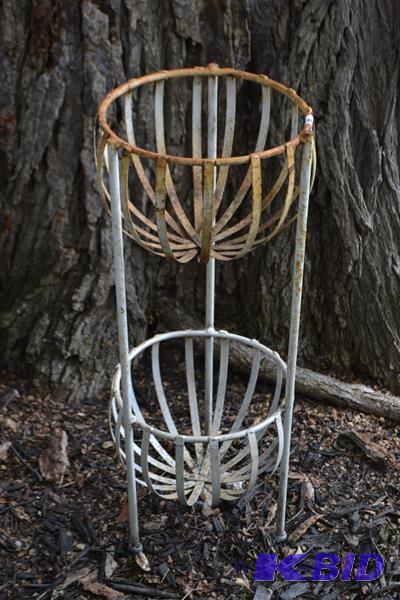 lot 44 image: Vintage iron plant stand 30x12...