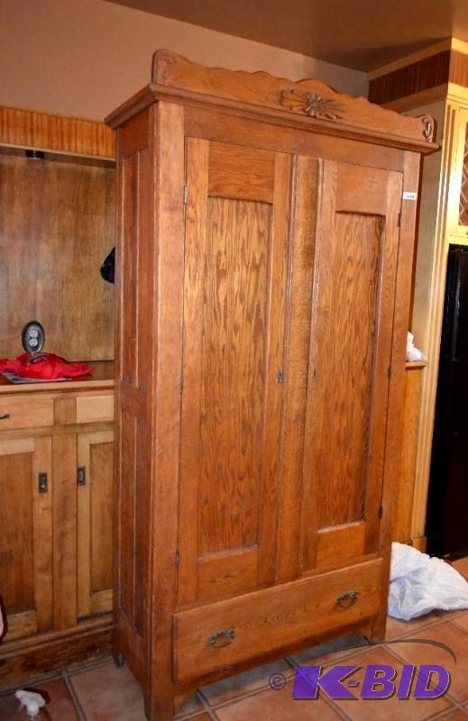 lot 5 image: Antique oak cabinet 47x85x17. Expor...