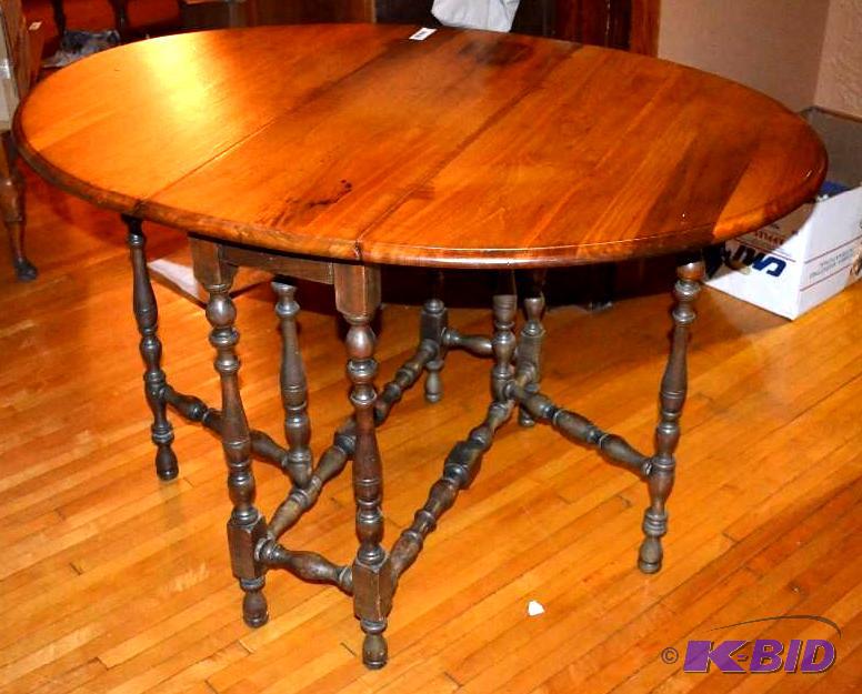 lot 7 image: Antique drop leaf table Beautiful c...