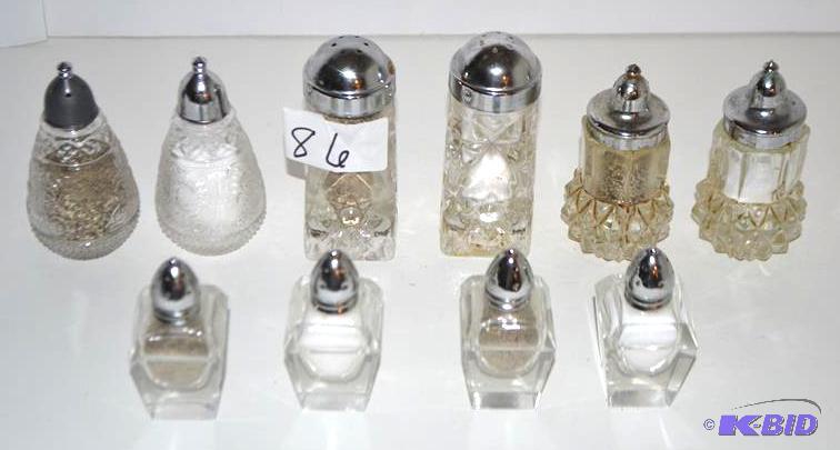 lot 86 image: Collectible Glass salt and pepper s...