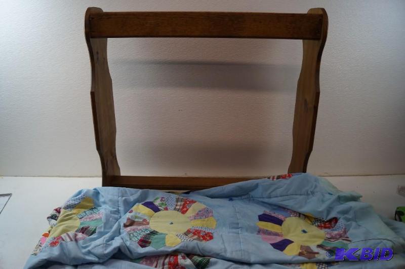 quilt rack and quilt