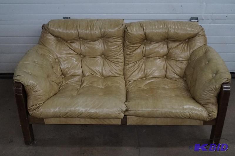 couch and futon frame