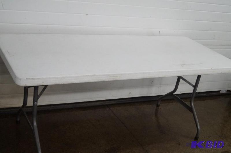 folding table