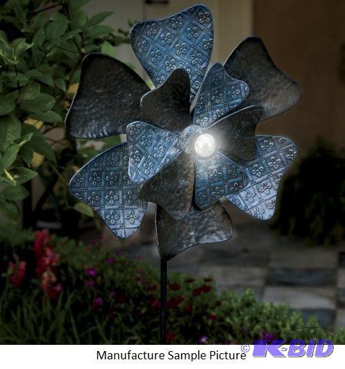 lot 11 image: Flower Solar Lighted Spinner - ...