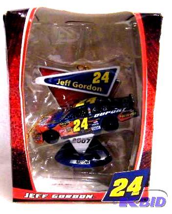 lot 131 image: Jeff Gordon Christmas Ornament - 20...
