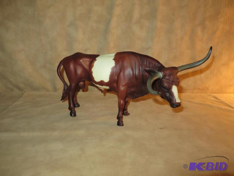 BREYER - Texas Longhorn Bull #370