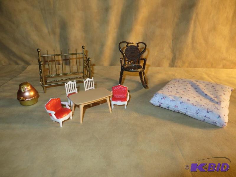 Small grouping of doll house furniture