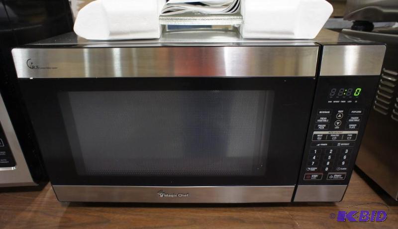 New in box Magic Chef Microwave Mod...