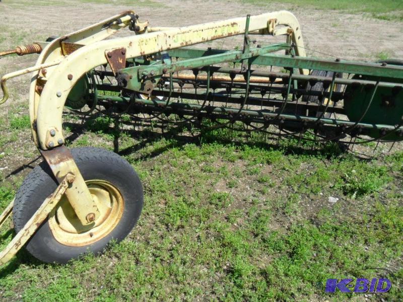 lot 7 image: John Deere 640 &nbsp5 Bar Side Delivery Rake...