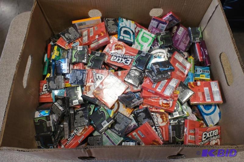 lot 4 image: Orbit Gum  5 Gum Extra Variety of...