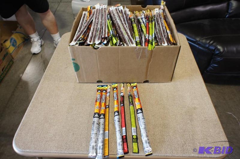 lot 53 image: Slim Jims Snack sticks. 400 sticks...