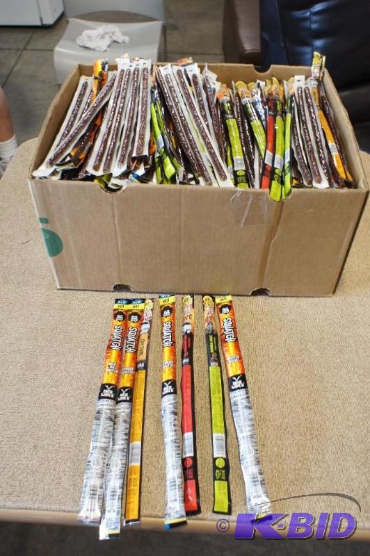 lot 54 image: Slim Jims Snack sticks. 400 sticks...