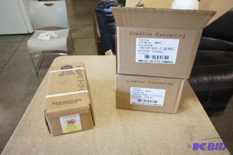 lot 68 image: Kentucky Derby Plastic Cups and 1 c...