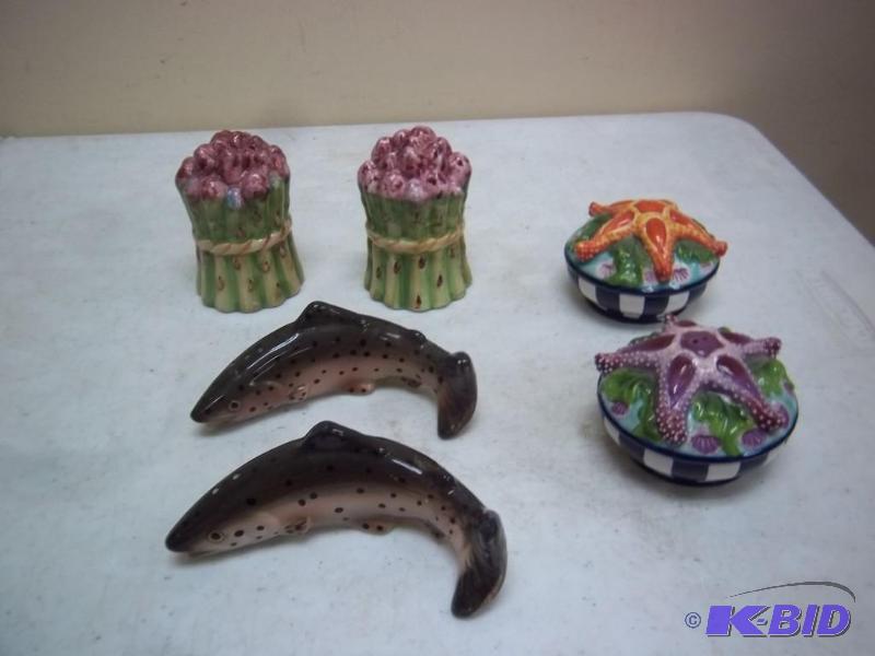 Lot Of Salt And Pepper Shakers - Sm...