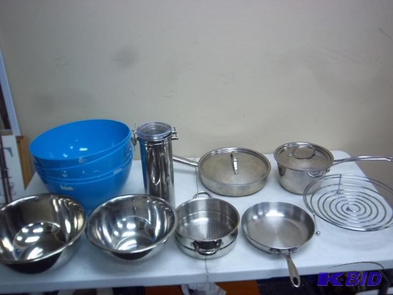 Lot Of Pans, Mixing Bowls, Kitchen ...