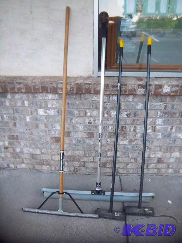 Lot Of Floor Squeeges&nbspAnd Bru...
