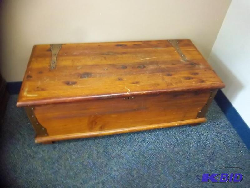 Antique Roos Rooster Line Cedar Che...