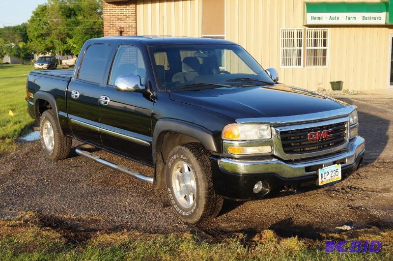 lot 2 image: 2004 Gmc Sierra