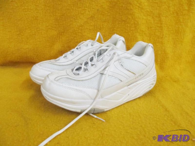 Shoe