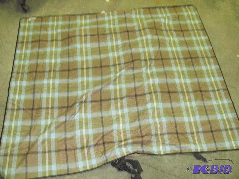 lot 103 image: Previously used Multi-Use Pet Throw...